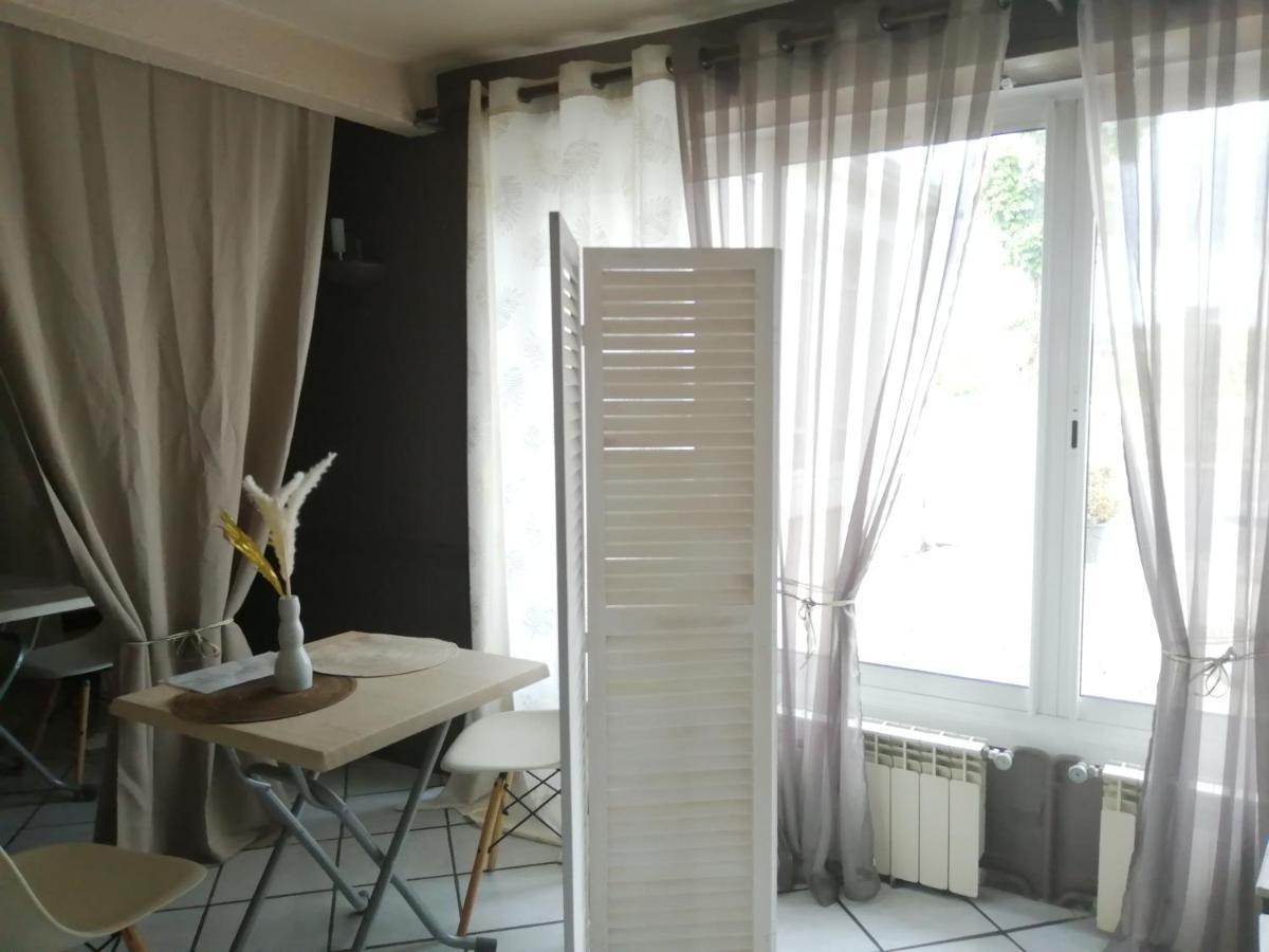 Les Chambres De La Gare Noyers-sur-Cher Exteriör bild