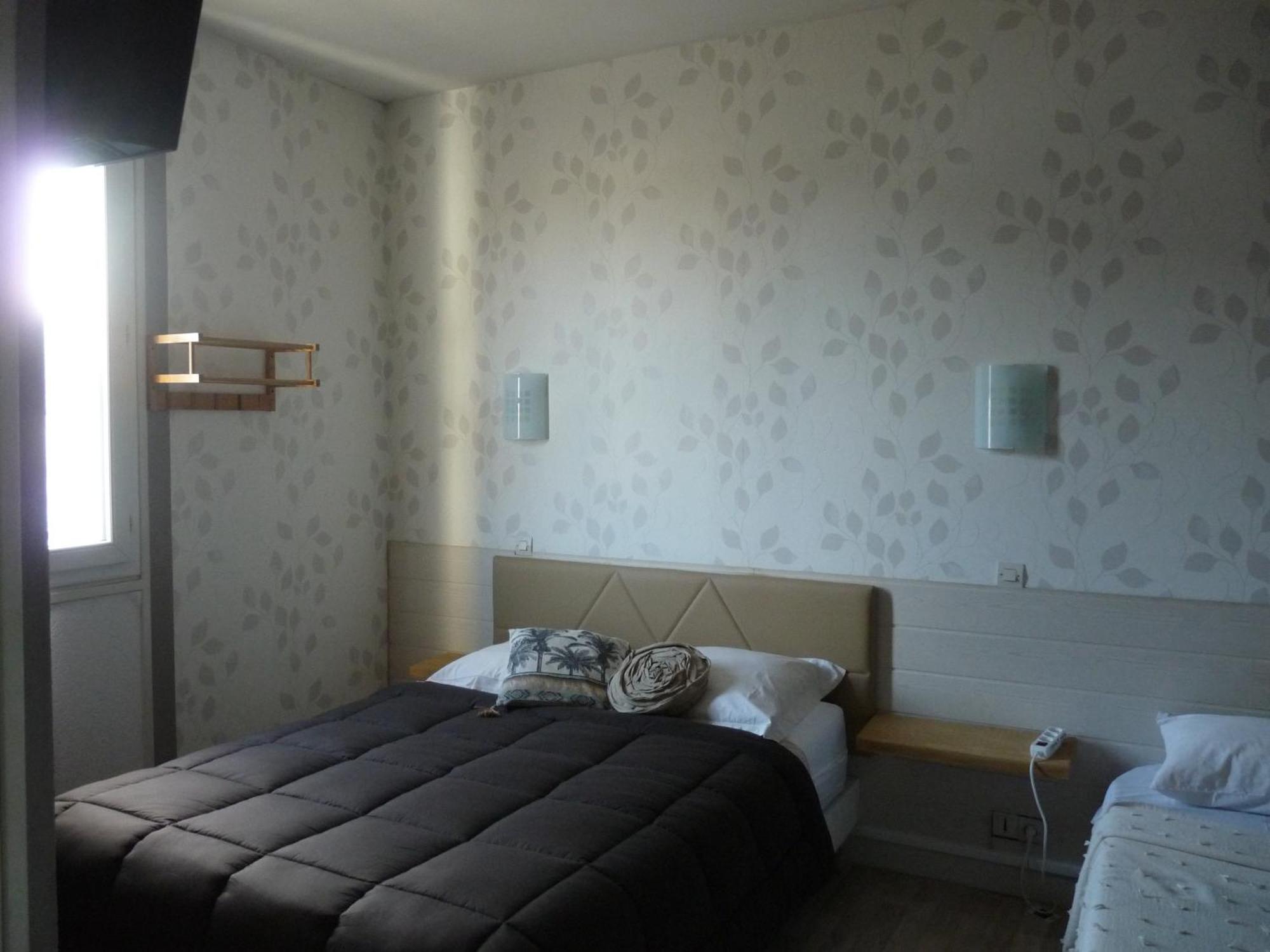 Les Chambres De La Gare Noyers-sur-Cher Exteriör bild